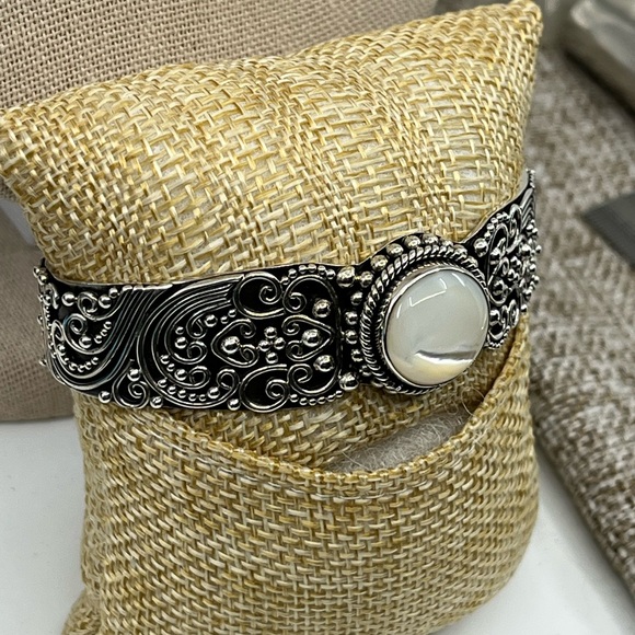 Vintage Suarti Bali 925 Sterling Silver Mother-of-Pearl Cuff Bracelet - Picture 8 of 16